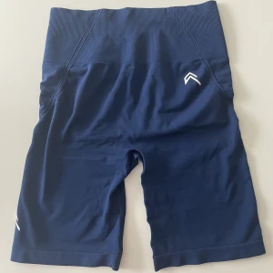 Oner active effortless shorts - Shorts från oner active i färgen midnight, använda fåtal gånger och i mycket bra skick💕