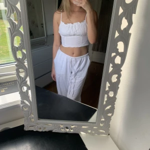 Vitt linne - Säljer denna  topp. Köparen står för frakten💓