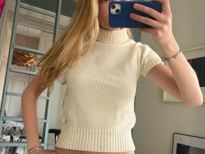 Polo tröja  - Säljer denna så coola polo tröja med knappar på sidan!