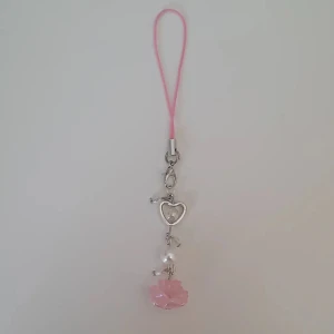Pink flower phonecharm - Dm för att köpa eller klicka på köp nu knappen! 