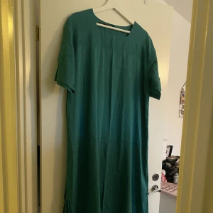 Gudrun Sjödén Klänning - Turkos maxidress från Gudrun Sjödén