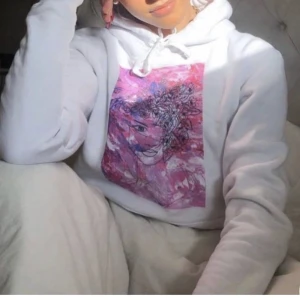 The cool elephant hoodie  - The cool elephant hoodie ”Flowergirl”, bra skick! Nypris 599☺️(lånade bilder) Pris kan diskuteras. Lägger ut igen då den som vann budgivningen ångrade sig och inte köpte den! 