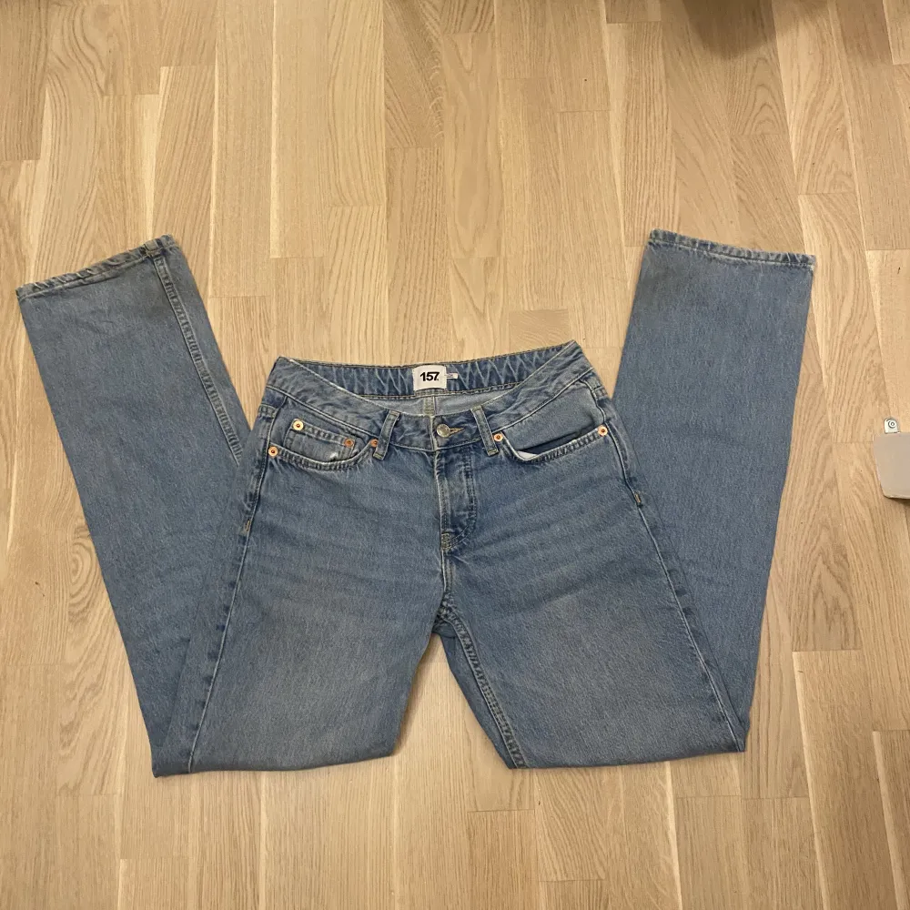 Jättefina lågmidjade strate jeans från lager 157. Säljer pga att de inte används🌟skriv vid intresse. Jeans & Byxor.