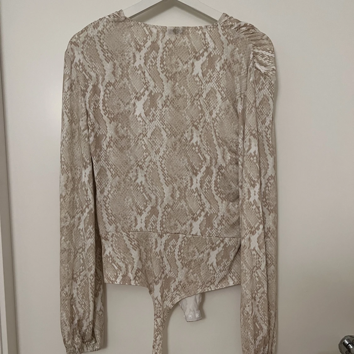 Vit mönstrad body  - 90