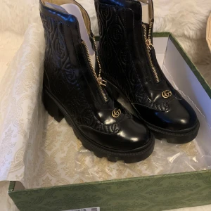 Gucci boots 35 - Medföljer orginal kartong och dustbag. Storlek 35
