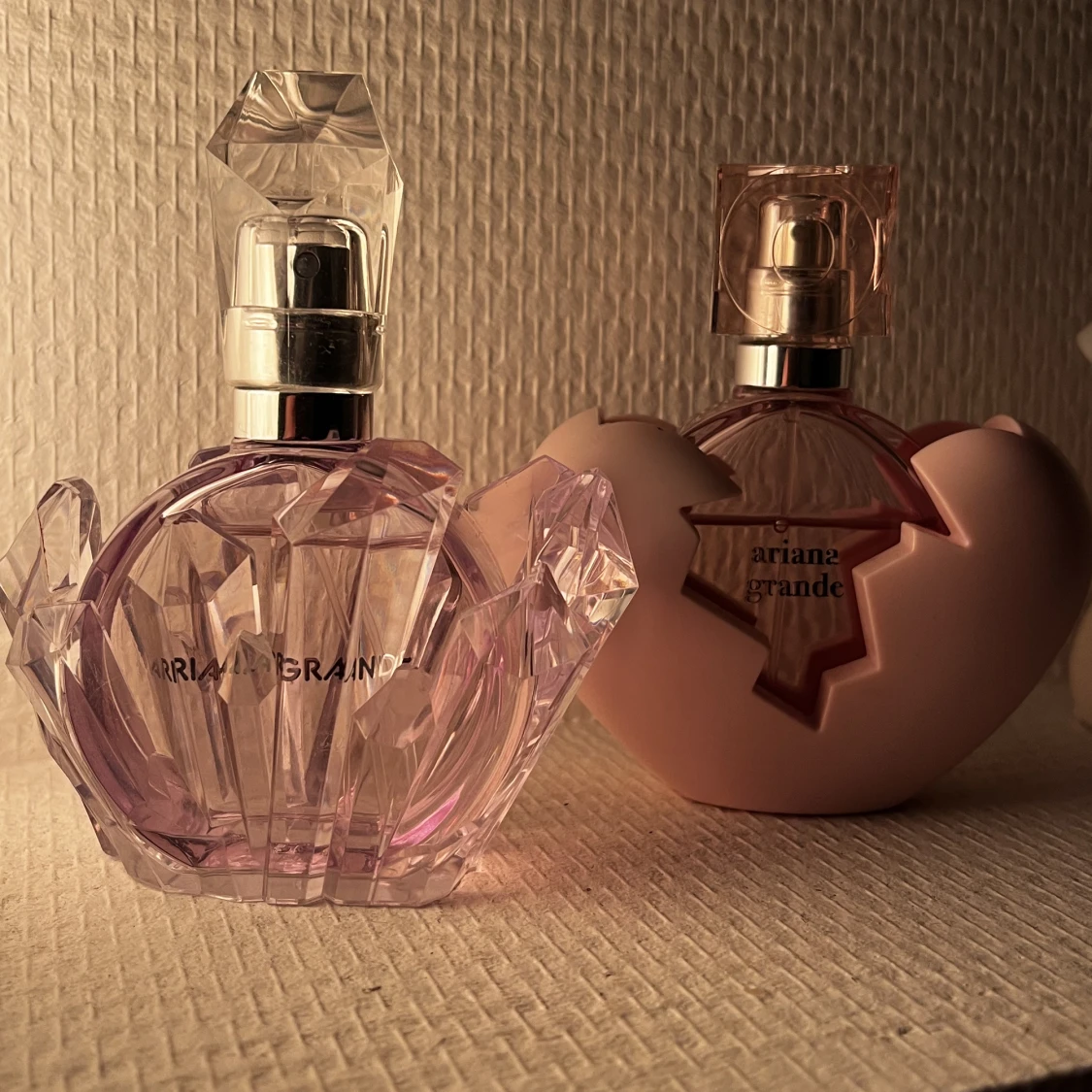 Ariana Grande parfym  - 90