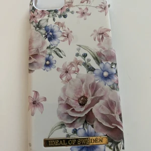 Ideal of sweden Skal - jätte fint mobilskal till iPhone 8 i fint skick! Skriv i DM för fler bilder eller frågor 