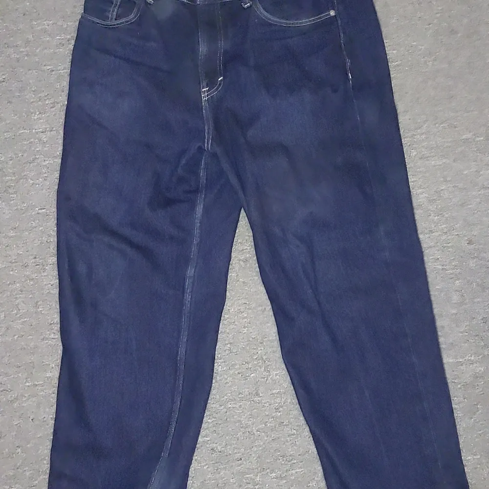 Jag har ett par Baggy jeans från hm som är i hyffsat bra skick, inga skador, köptes för 250-300kr kom inte riktigt ihåg säljer eftersom dom inte kommer till användning. Jeans & Byxor.