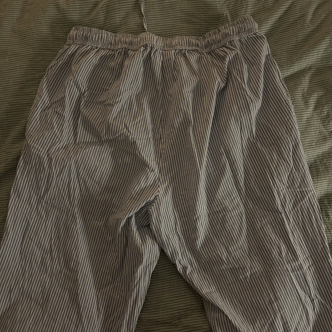 Randiga ”linnebyxor” - 90