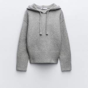 Säljer denna hoodie från zara. Storlek S, använd en gång. Helt ny i skicket. 🩶🩶🩶