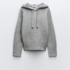 Zara Knitted Hoodie - Säljer denna hoodie från zara. Storlek S, använd en gång. Helt ny i skicket. 🩶🩶🩶