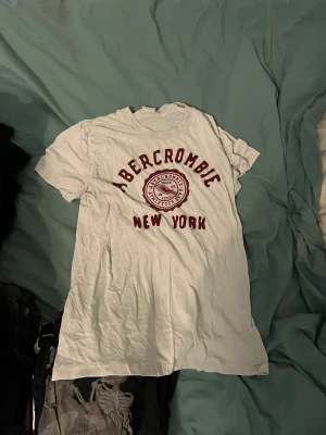 A&F T-shirts - Small