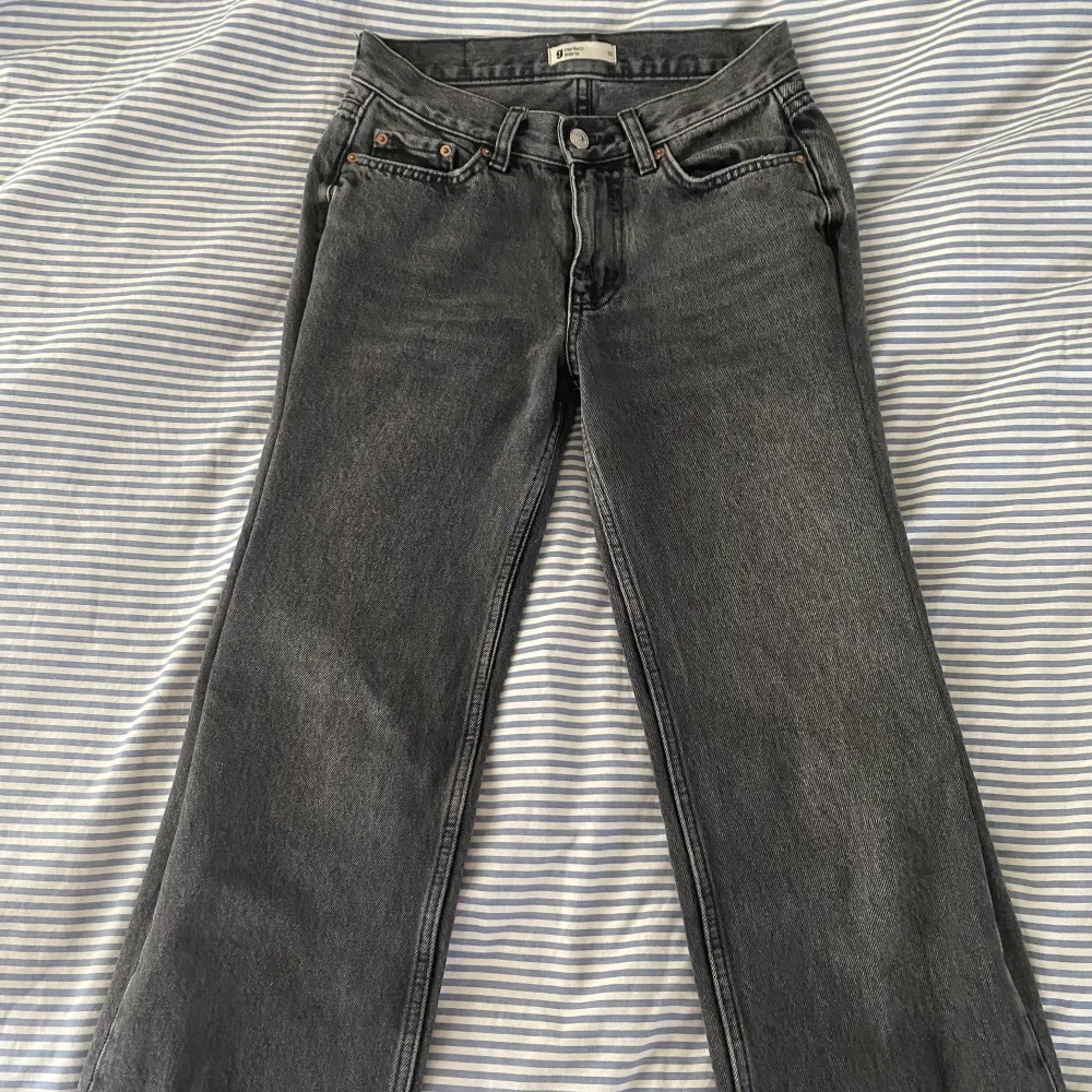 Snygga jeans från Gina har använt dom några gånger men kommer inte till användning . Jeans & Byxor.