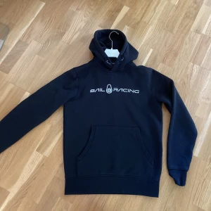 Sail racing Hoodie - Sail racing tröja storlek S ii nyskick, använd ett fåtal gånger. 