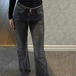 Full length flare jeans från Gina 🖤Säljer då dom inte kommer till användning längre!! 