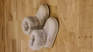 Fodrade barnskor märke Zara st 23 - Fina barnskor 