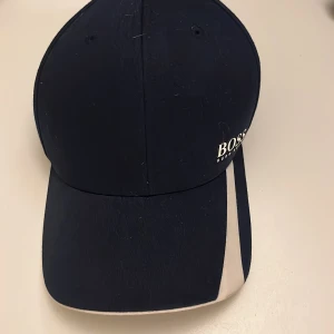 Blå hugo boss keps - Bra skick
