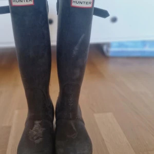 Stövlar  - Ett par hunter stövlar i stl 38 