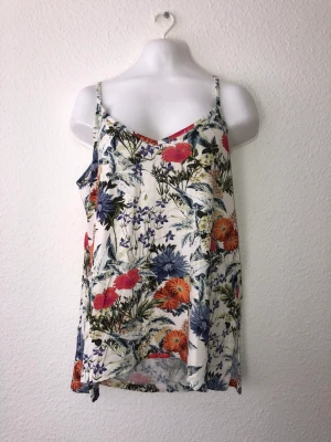 Blommig linne  - Blommig linne från Lindex storlek M