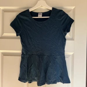 Topp - Blå/grön topp från vero moda