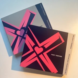txt album - txt fight or escape jewel case. inclusions på bild 2&3, inga pcs, unit posters. 100kr för båda 