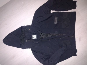 Jacka  - En lätt och luftig jacka från McKINLEY , helsvart aldrig använd, tror nypris var 399 