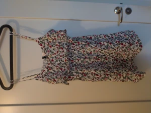 White flowery dress - Good condition, good fit, used often 