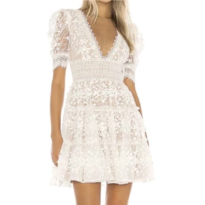 Klänning från revolve  - Nyskick! Använd endast 1 gång.  Köpt från Revolve från märket Bronx and Branco. Nypris: 5530kr