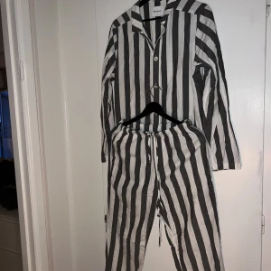 Matchande set  - Säljer nu dessa för det är för smått för mig. Köpte dessa för 1899 och använt 3-4 gånger. Pris kan diskuteras vid affär 