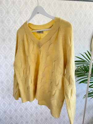 Stickad tröja  - Hör av dig om du vill ha fler bilder eller frågor🦋