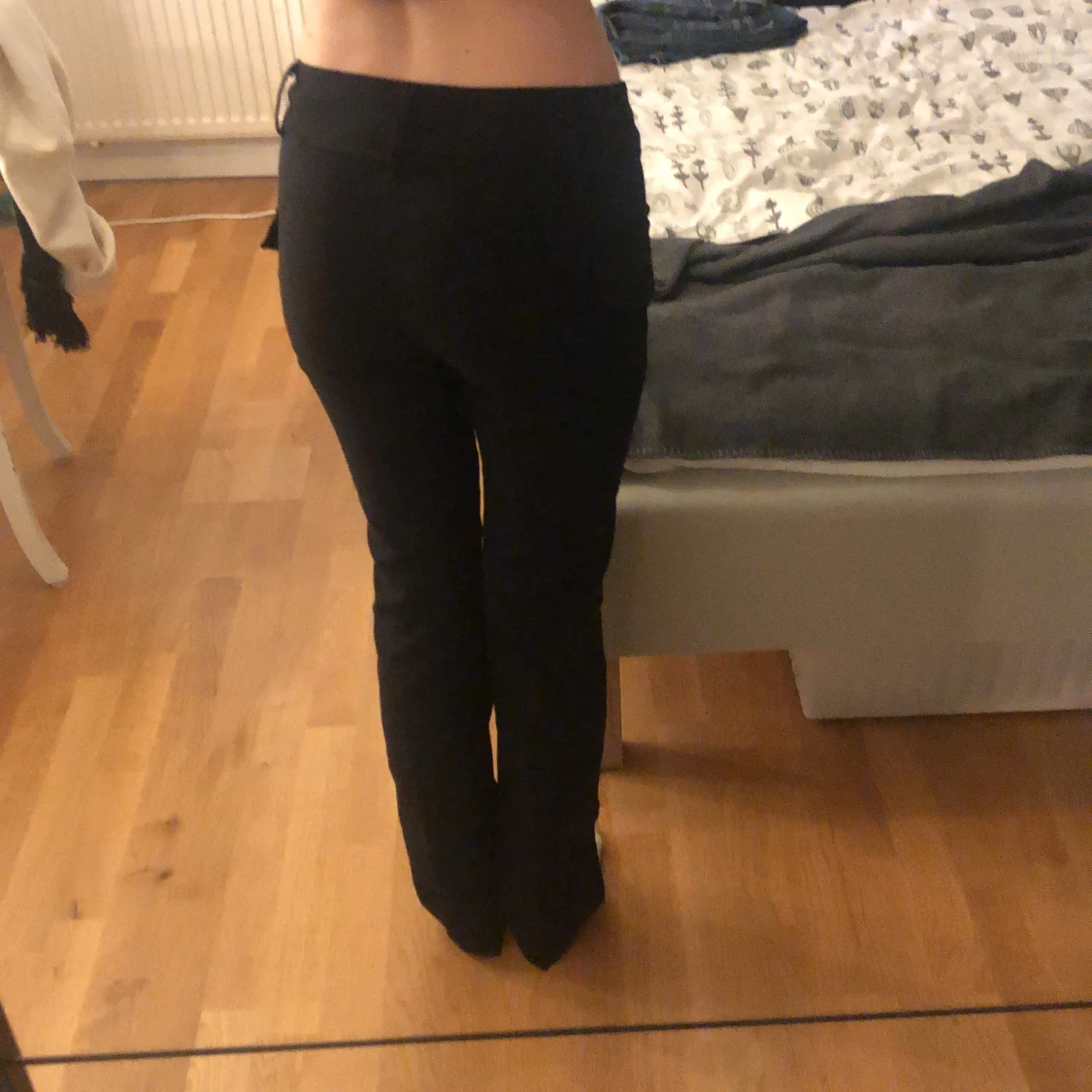 Lågmidjade svarta byxor - 90