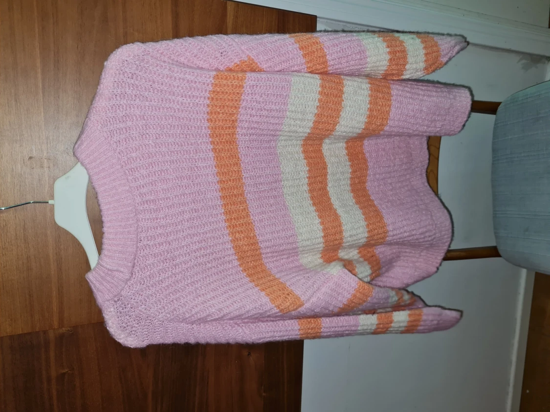 Stickad i pastellkulörer L - 90