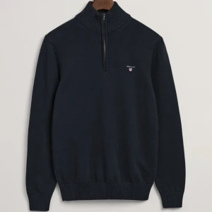 Gant Casual Half-zip  - Tja! Säljer en gant Half zip tröja, då tröjan är lite för stor/ är 164cm lång. Nypris 1100kr. Pris kan diskuteras.