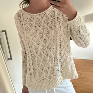 Ralph Lauren tröja - Hålstickad tröja från Ralph Lauren i storlek S.