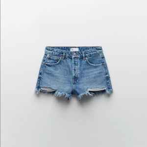 Shorts  - Säljer dessa shorts från zara för 250 storlek 34 (säljer för de blivit för små) 