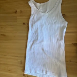 Vintage Levis linne  - Vintage Levis linne i storlek M. Färg vit.