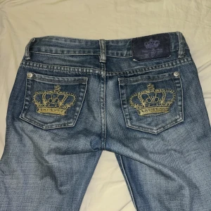 Victoria Beckham  - Victoria Beckham med guld krona Innerbenslängd 85-90 Och jag är 160 cm lång  