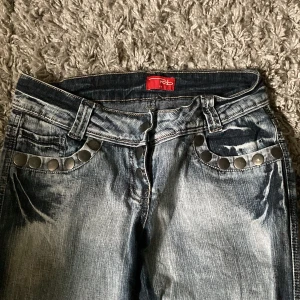 Y2k jeans  - Säljer dessa feta jeans som tyvärr är lite för stora på mig:/ Kom pv om du vill ha mått o skriv alltid om du ska köpa 💕