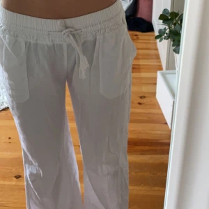 Linnebyxor  - Säljer dessa superfina linnebyxori mycket bra skick 💗köpta på Plick,  säljer då de tyvärr var för korta
