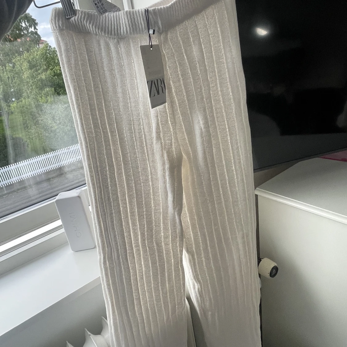 Vita Stickade byxor zara - 2