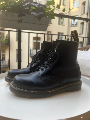 Dr Martens strl 40 - Säljer mina Dr Martens kängor som tyvärr inte kommer till någon användning. Använda ett fåtal gånger förra hösten, som i nyskick! 