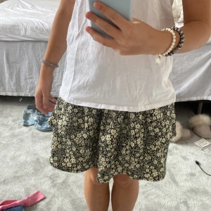 Zara kjol😻🙌 - Nu säljer jag min jätte fina kjol ifrån zara!💞😻 storlek 13-14 (164) säljer pågrund av att den tyvärr inte kommer till andvändning PRIS KAN DISKUTERAS!💞🙌