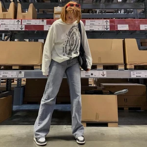 Dr.Denim Jeans - Midja: 79cm✨Innerben: 83cm✨Storleken är W29L32🤗Jag på bilderna är 172cm lång och brukar ha storlek 38💕