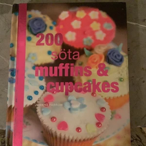 200 SÖTA MUFFINS, CUPCAKES - Recept bok på de godaste muffins du kan göra, är jätte nöjd med boken och har gjort de flesta backelserna, du som älskar o baka är boken just för dig!