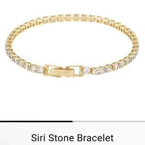 Snö Of Sweden armband  - Snö of Sweden armband i guld! Sjukt fin,ny och enbart testad. Nypris 400🤍