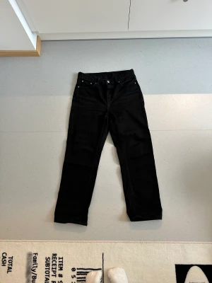 Weekday jeans  - Mitt emellan straight och loose fit