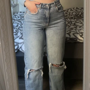 Gina tricot jeans storlek 38 - Dessa jeansen från Gina tricot är använda en gång så de är i stort sätt nya. Sitter som en smäck men används tyvärr inte av mig. 