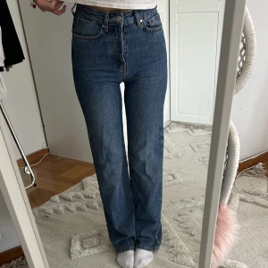 Jeans - Snygga jeans från bikbok💓💓