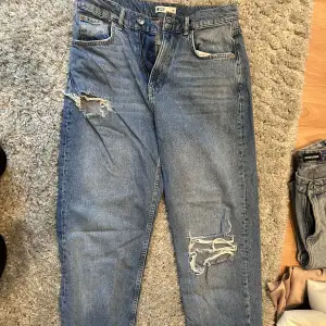 Storlek 36 Jeans blå från Gina tricot 