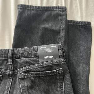 Säljer mina helt nya lågmidjade jeans från weekday. Köpa för 600kr:)